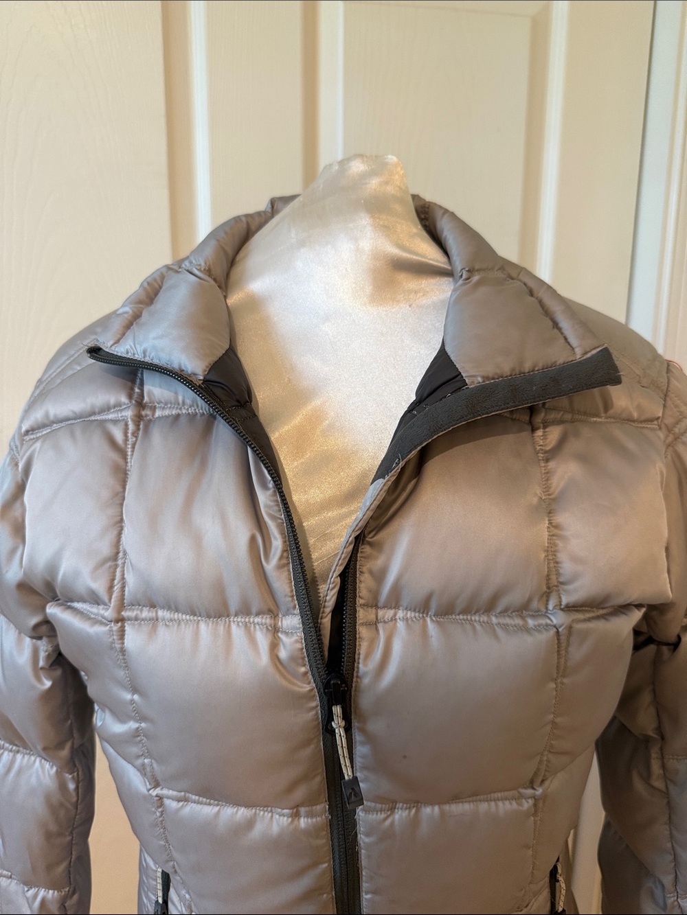 Eddie Bauer Silver Gray Down Puffer Jacket - Women's (sz - small) - Picture 2 of 9